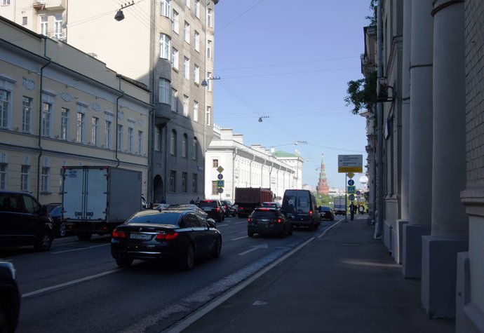 ул. Знаменка, 13