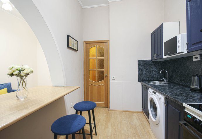 ул. Знаменка, 13