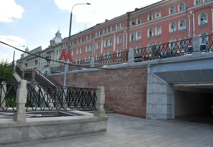 ул. Знаменка, 13