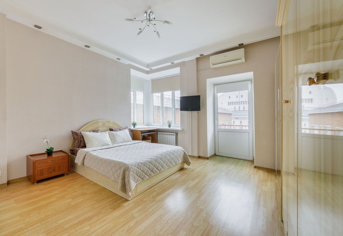 Снять на сутки 2-комнатную квартиру ул. Тверская, 6