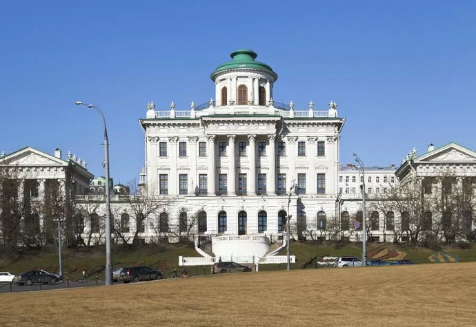 ул. Знаменка, 13