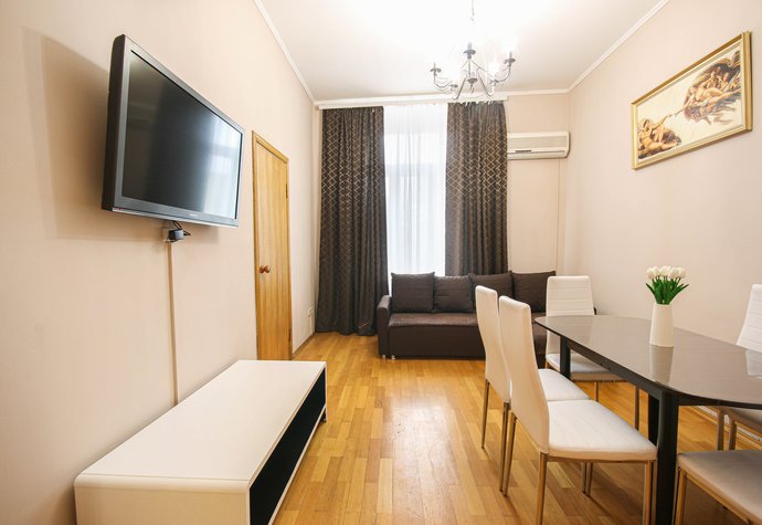 ул. Знаменка, 13