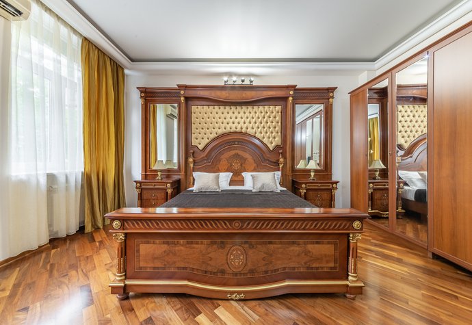 Пречистенка (Мал.Левшинский пер., 14/9 стр.1)